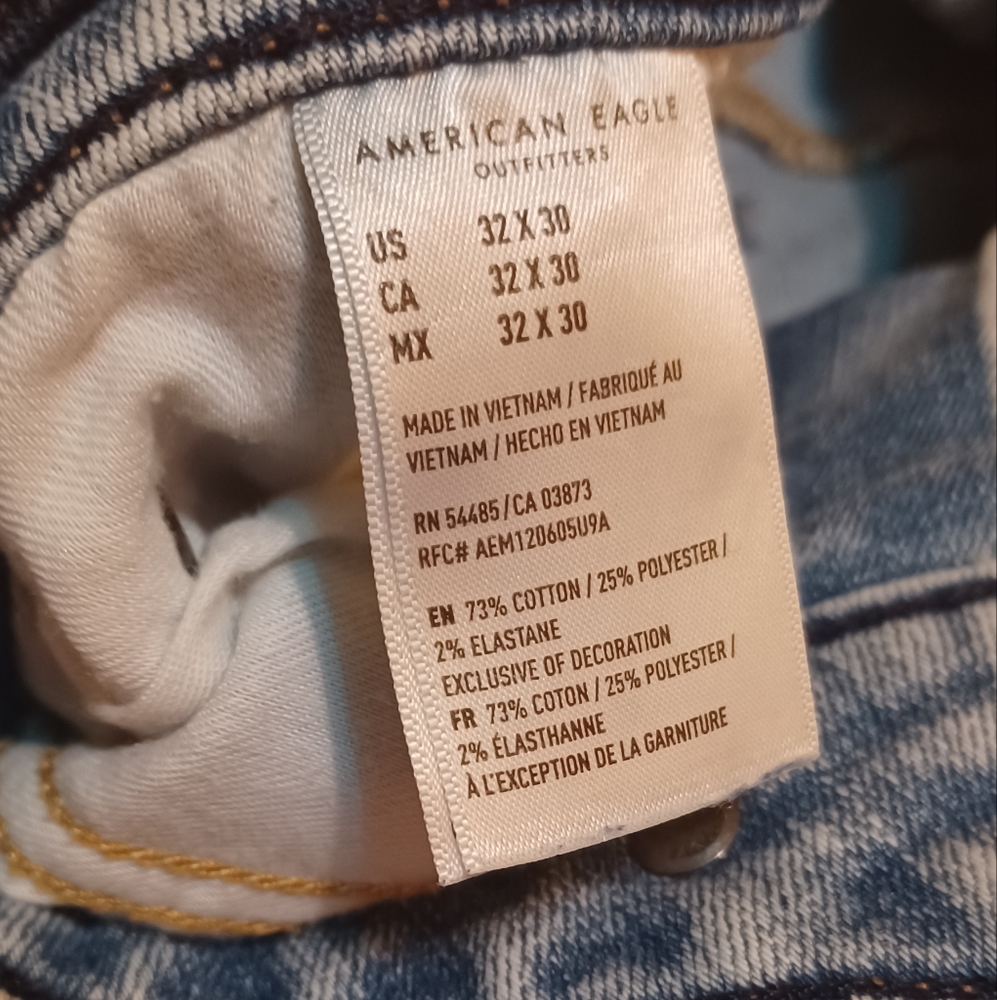 AE distressed lightwash skinny jeans